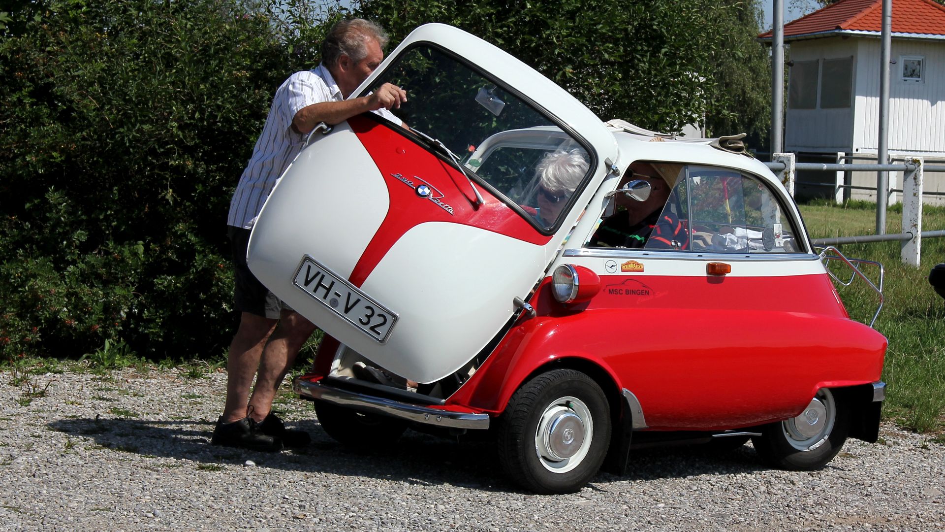 BMW Isetta beim BMW-Isetta-Treffen in Bad Wörishofen (Kennzeichen des Fahrzeugs verändert)