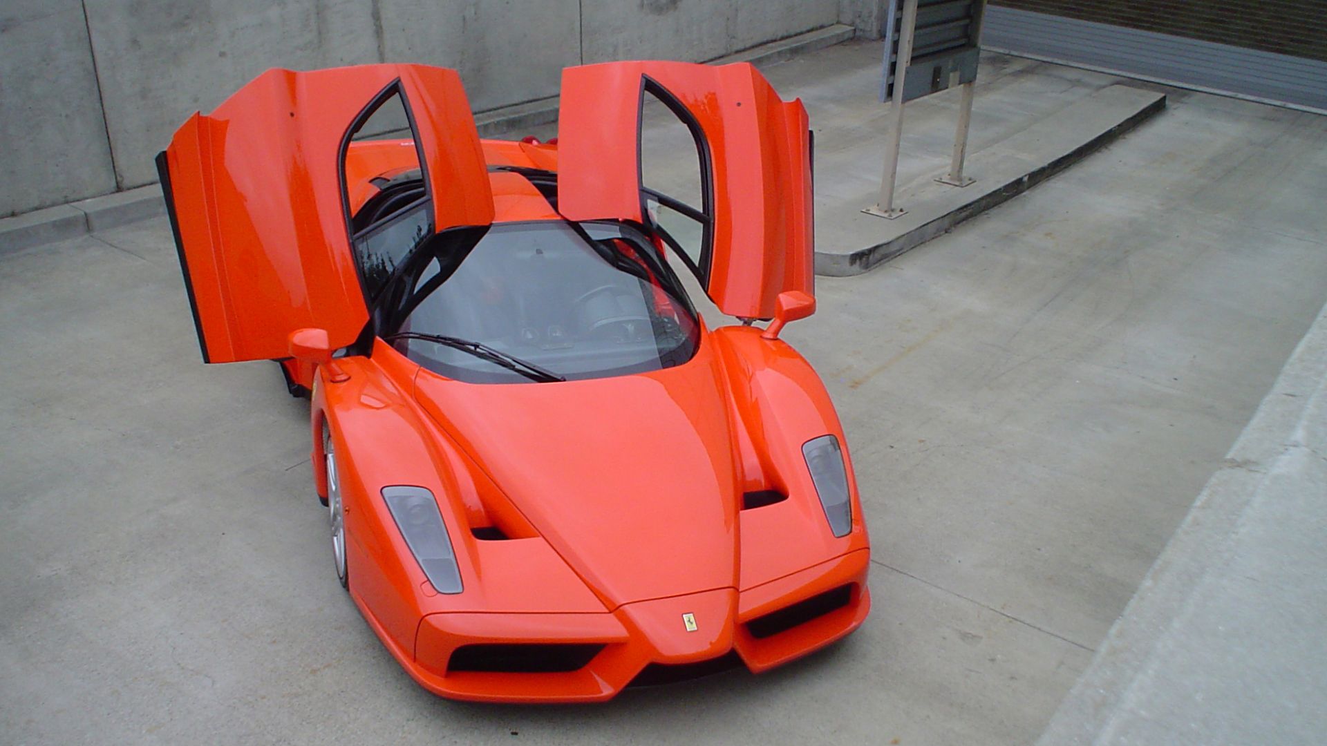 orange enzo ferrari

(cc) Creative Commons Personal and Commercial with Attribution. If you use this photo make sure you source with a link back to my site at freebosh.com