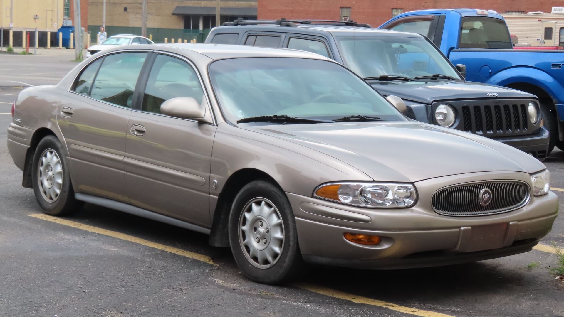 2000 Buick LeSabre Limited photographed in New Castle, Pennsylvania. Finished in Gold Firemist Metallic.
