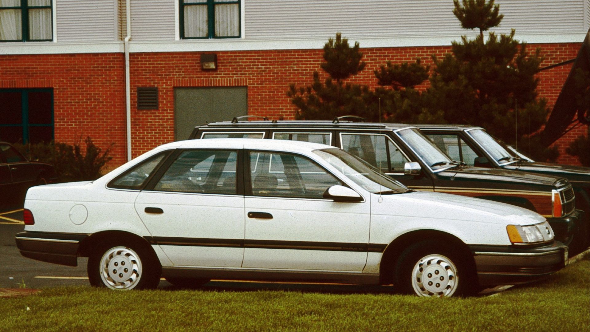Ford Taurus Sedan first generation in Illinois