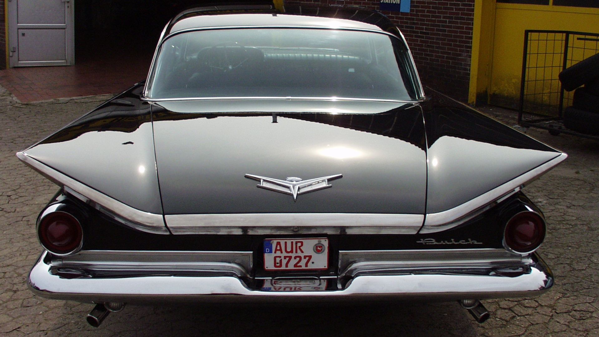 Buick Electra 225 Riviera Sedan von hinten mit den einzigartigen Deltawings