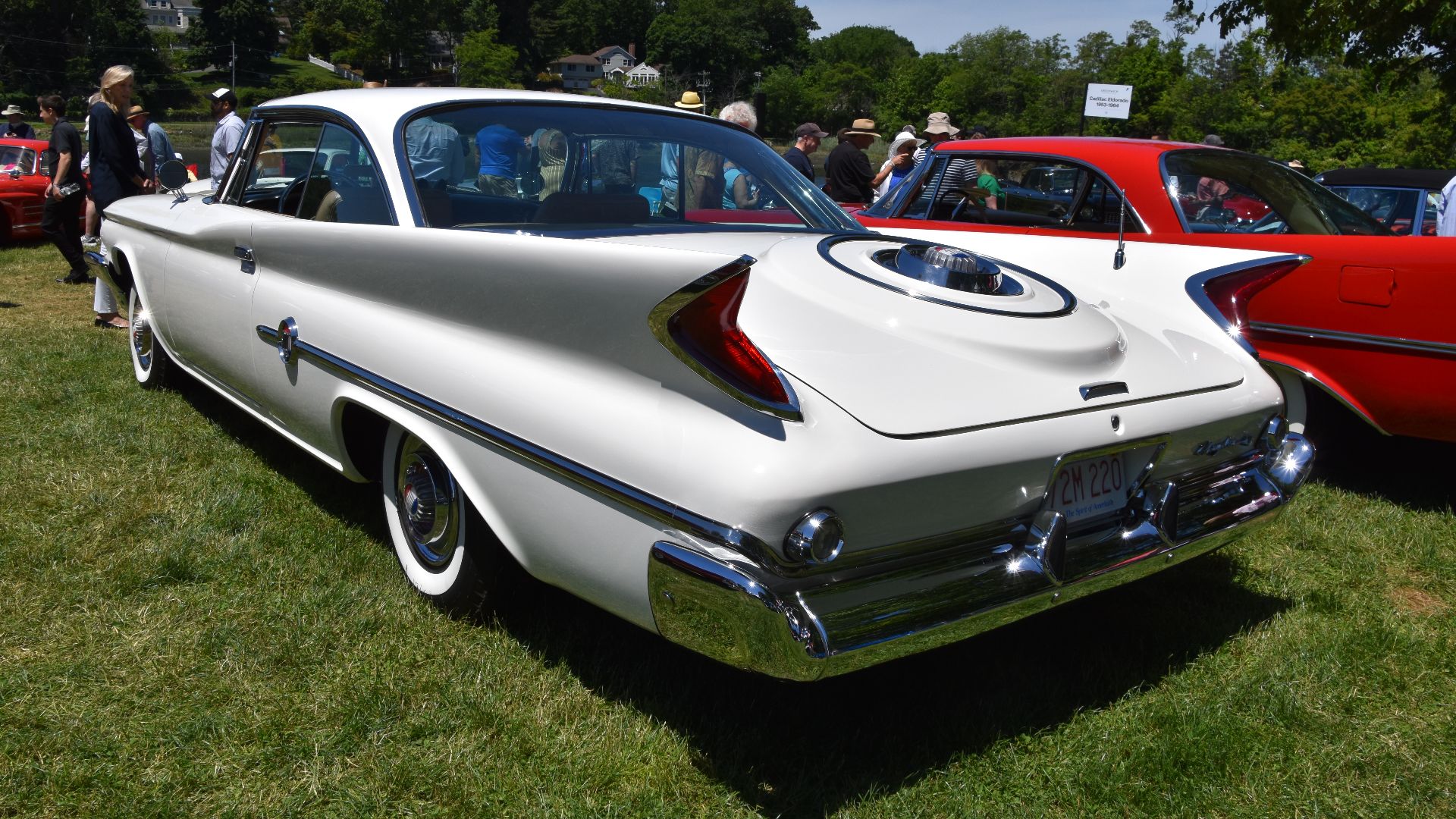 Production: 1954 - 1965
Generation: Sixth (1959 - 1960, 1.217 produced)
Engine: 6,8 litre V8 (petrol)
Power: 381 PS
Gearbox: 3 speed automatic
Layout: front engine, rear drive

Location: Greenwich, Connecticut (USA)