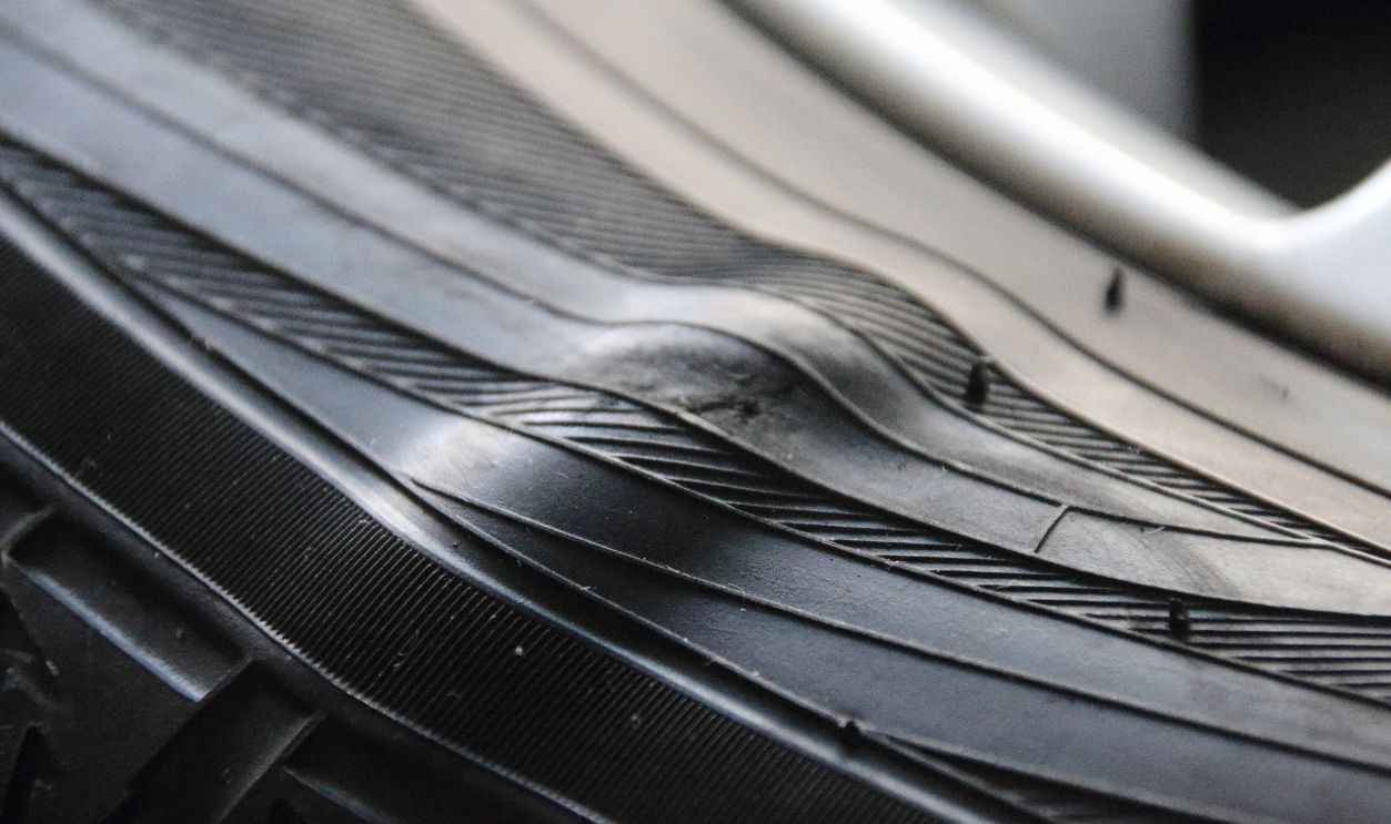 Sidewall bulge of a winter tyre