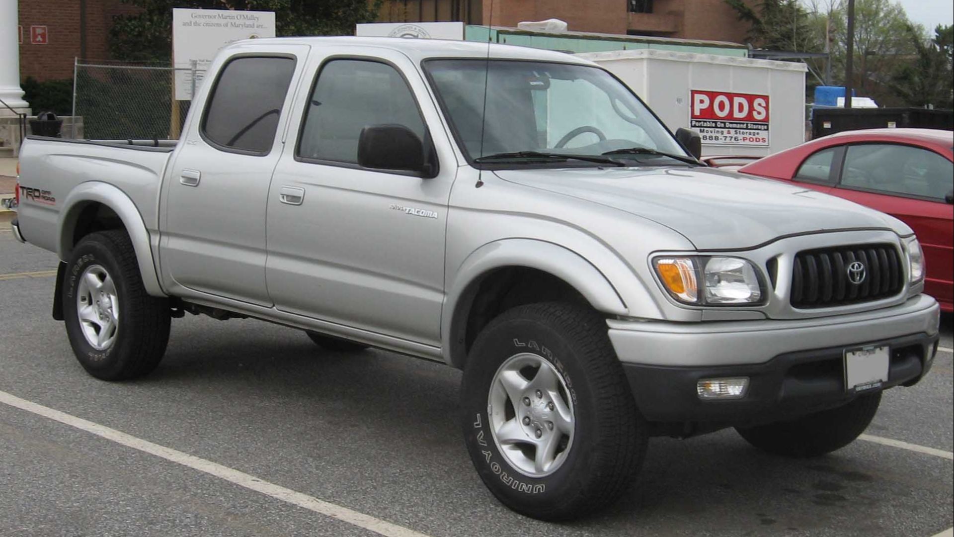 2001-2004 Toyota Tacoma photographed in College Park, Maryland, USA.