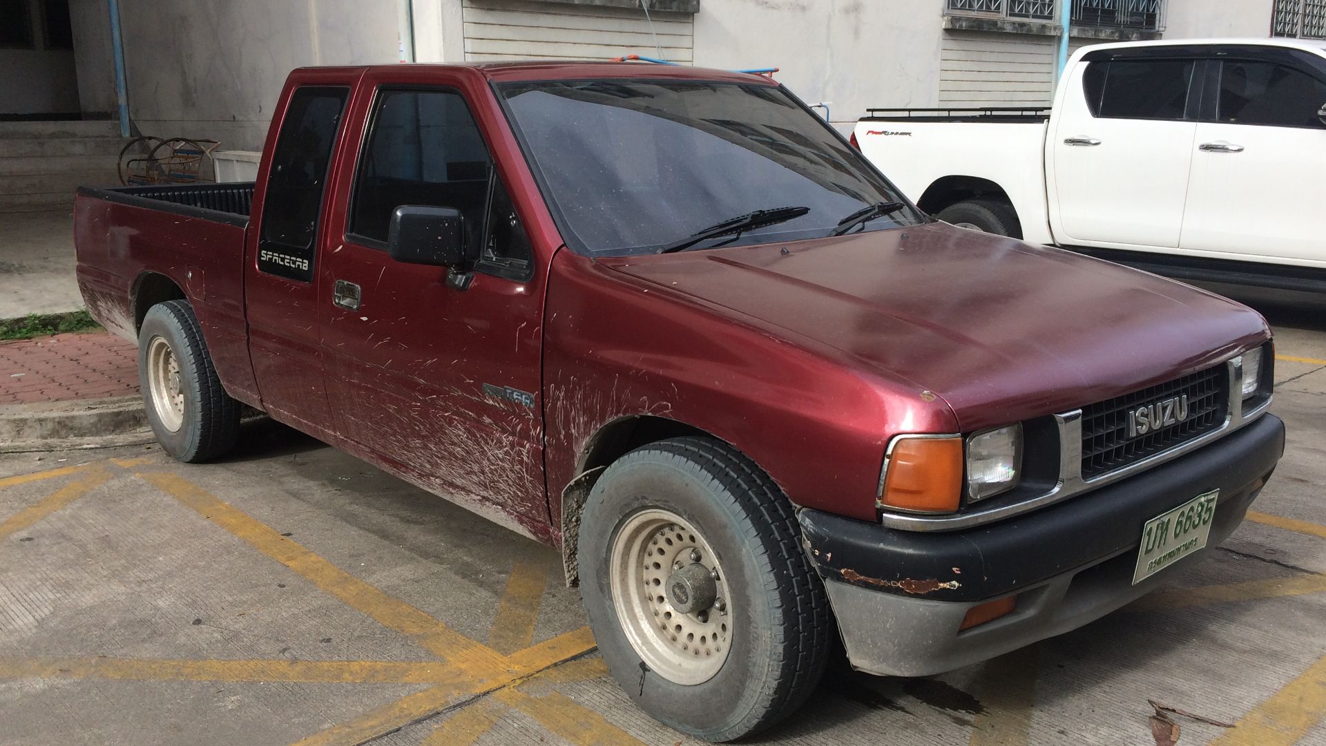 1988-1989 Isuzu Faster-Z (TF) Spacecab pickups trucks (19-08-2017) in Bangkhen Bangkok.