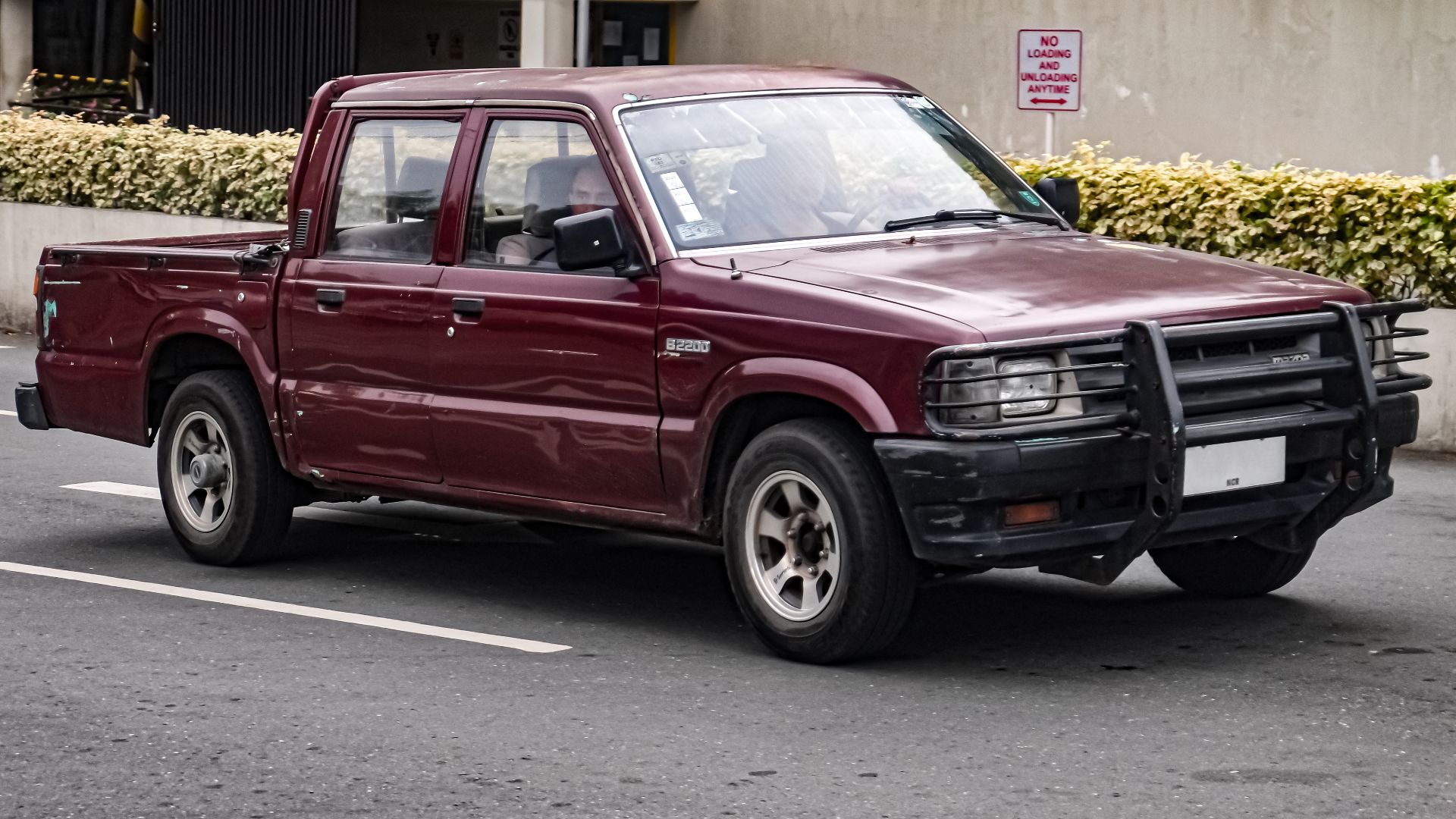 Sunset Wine Mazda B2200 UF 4x2