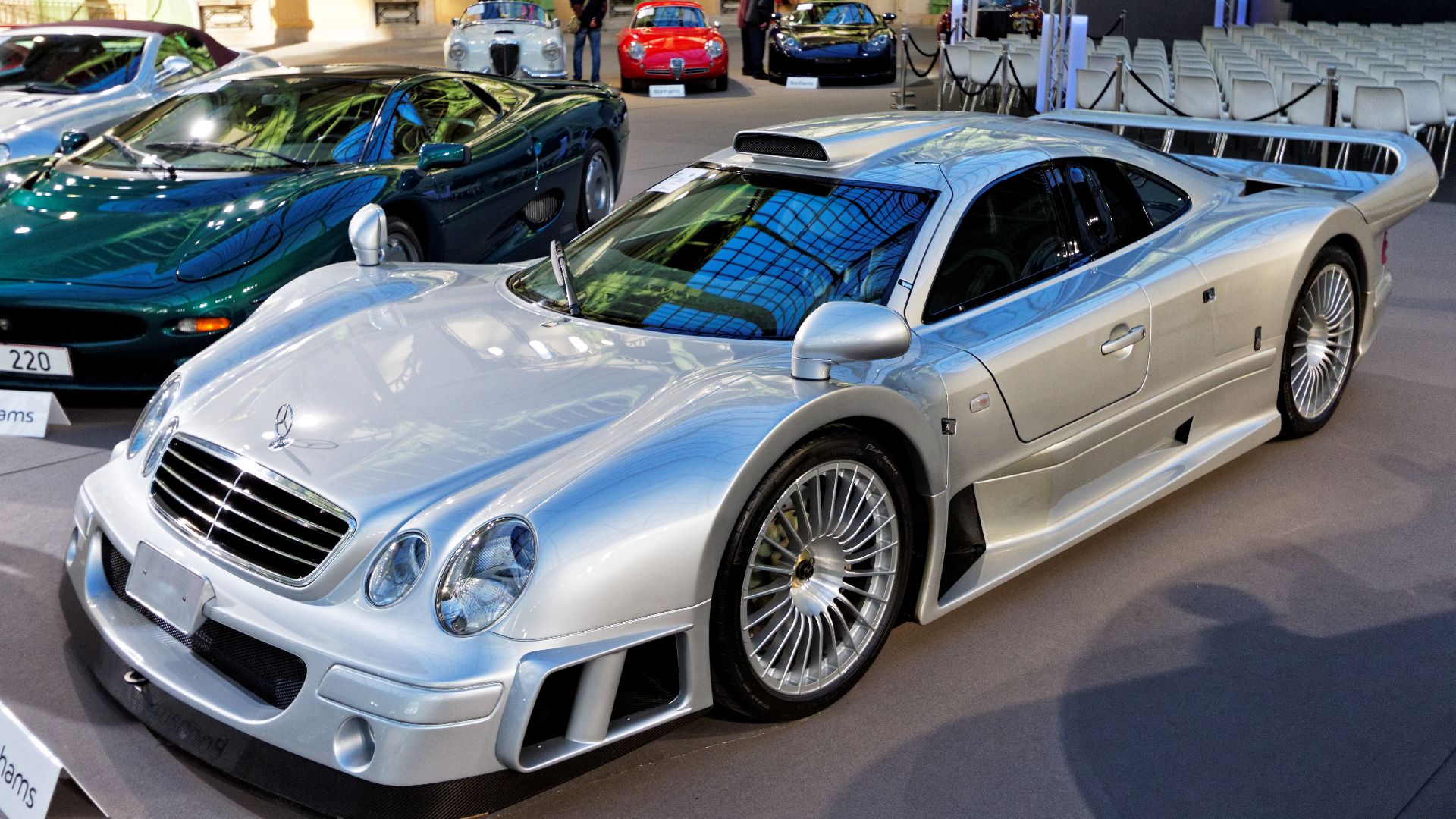 Un des véhicules présenté lors de la vente aux enchères Bonhams 2016 au Grand Palais de Paris.
