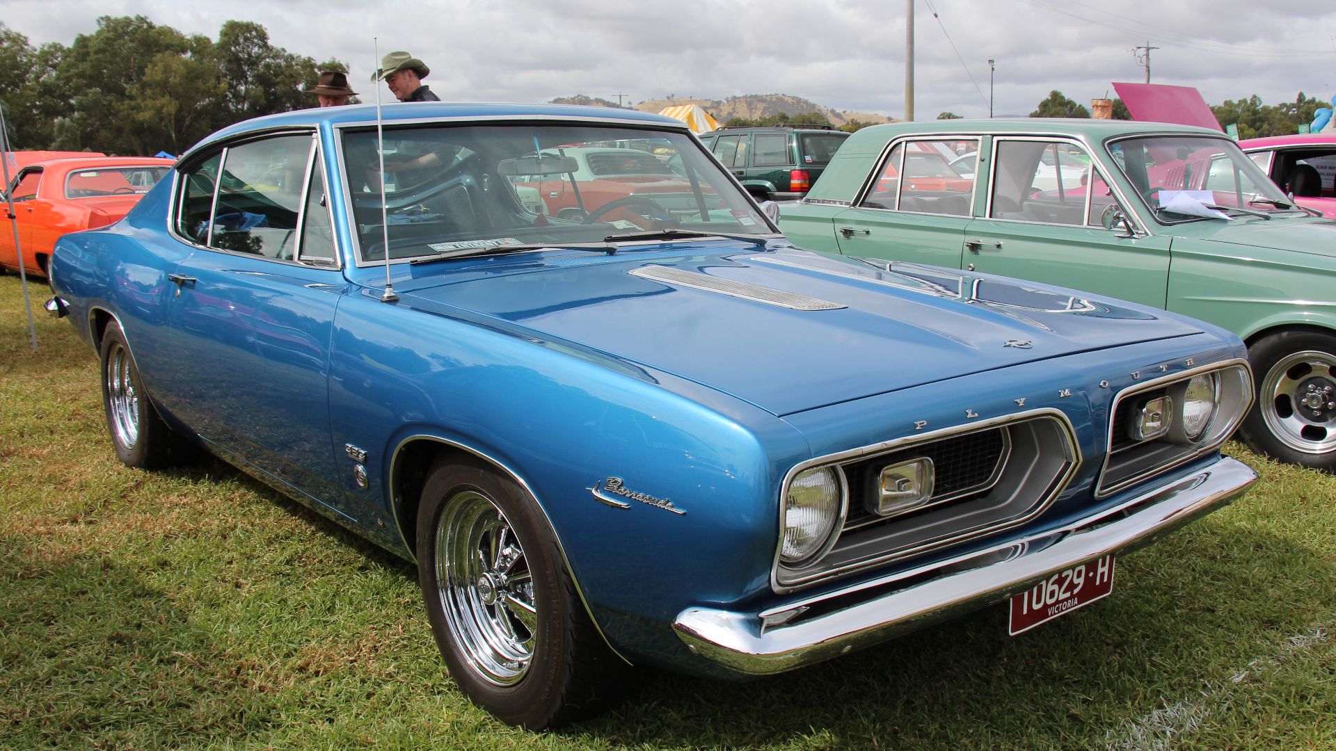 Barracudas were built from 1964-74. This a 2nd generation Cuda, now a 108 in wheelbase A-body, still shared many components with the Valiant but was fully redesigned with different styling, models included convertibles, fastback and notchback hardtops. 19