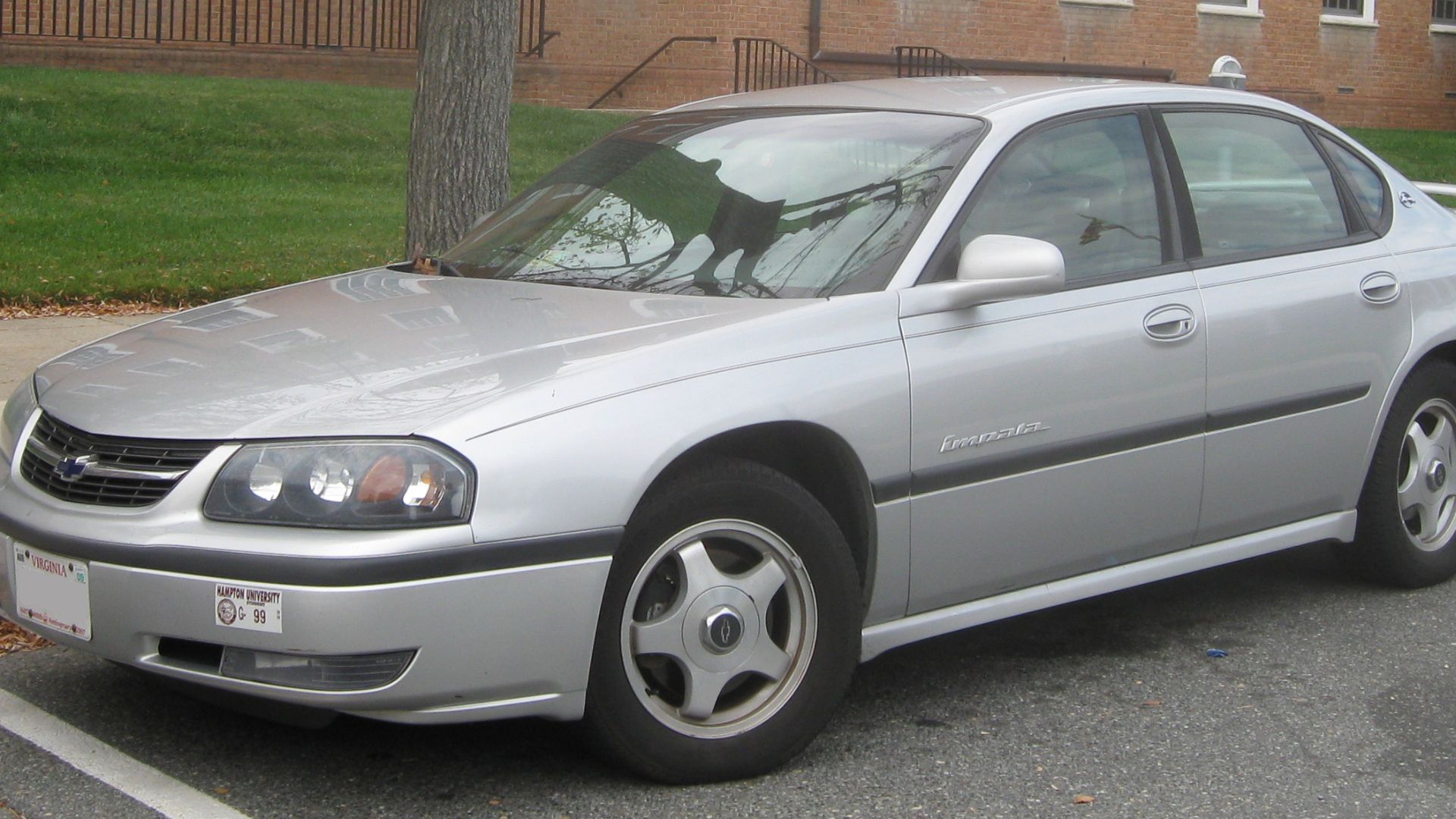2000-2005 Chevrolet Impala photographed in College Park, Maryland, USA.