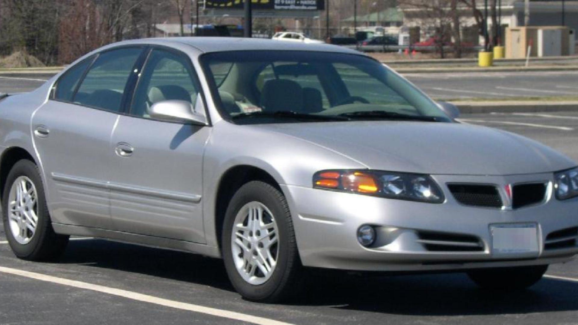 File:2003 Pontiac Bonneville.jpg