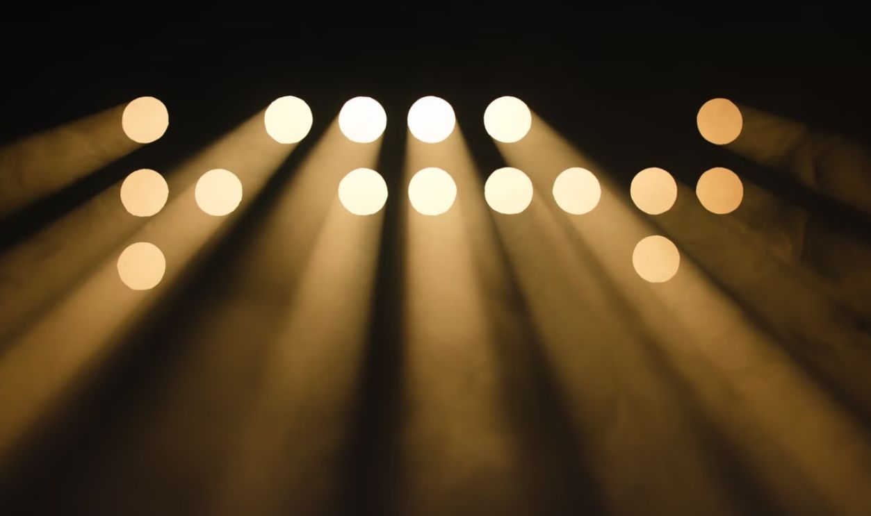 Abstract display of light beams creating a captivating circular bokeh effect in a dark environment