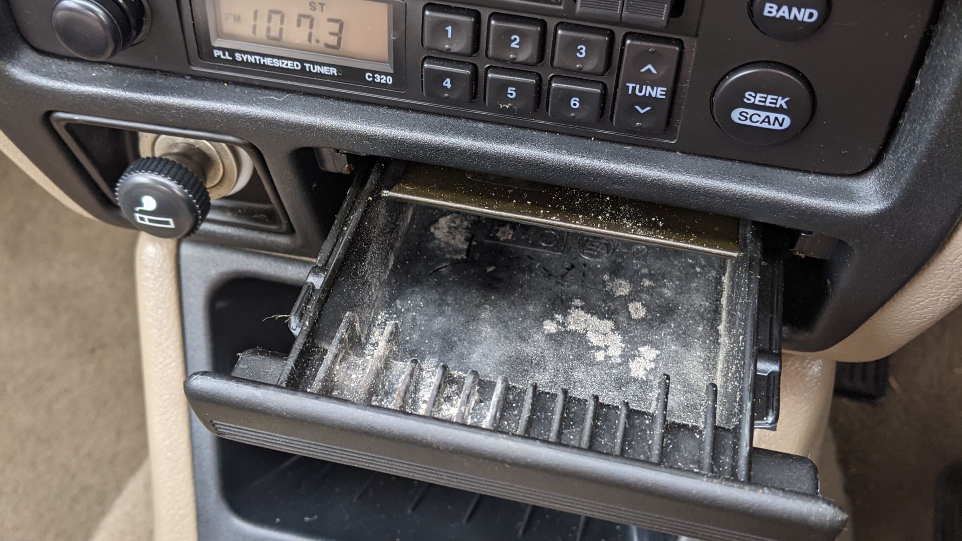 1992 Hyundai Pony X2 LS 1.3 Dashboard Ashtray Taken in Stratford-upon-Avon