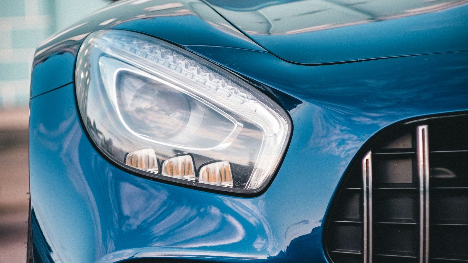 blue car with white and black light