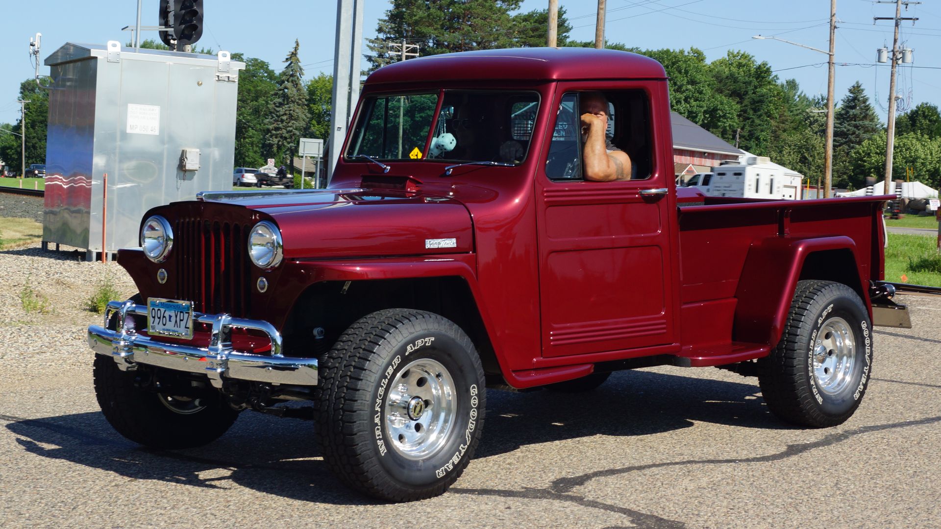 Classic Rides & Rods 
Classic Car Show
220 Poplar Lane
Annandale, Minnesota
July 8, 2018


Click here for more car pictures by make
Click here for Car Event pictures by year.
Or here for my Car Crazy Tumblr site.
Or on Twitter @DVS1mn.
