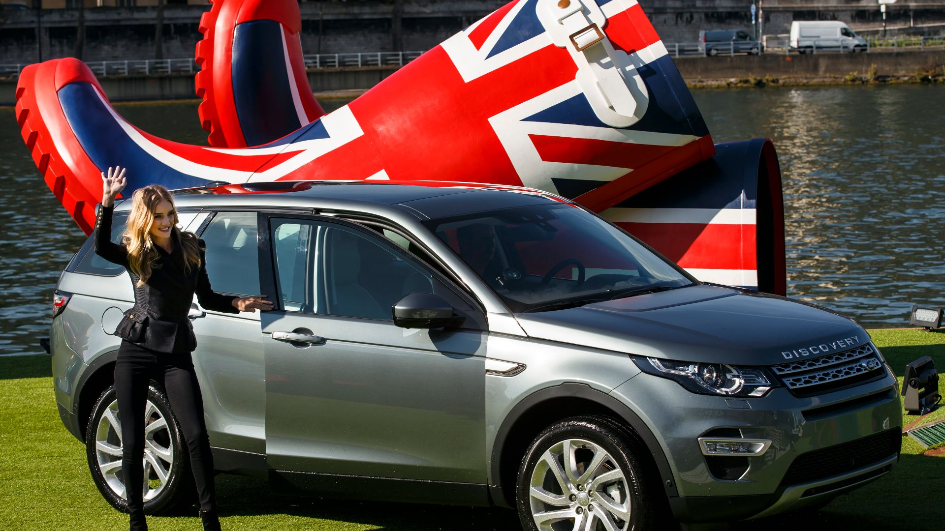 2015 Land Rover Discovery Sport revealed in Paris. A pair of Discovery Sport vehicles performed a dramatic dynamic debut aboard a giant barge on the River Seine to mark the arrival of the brand’s new premium compact SUV.