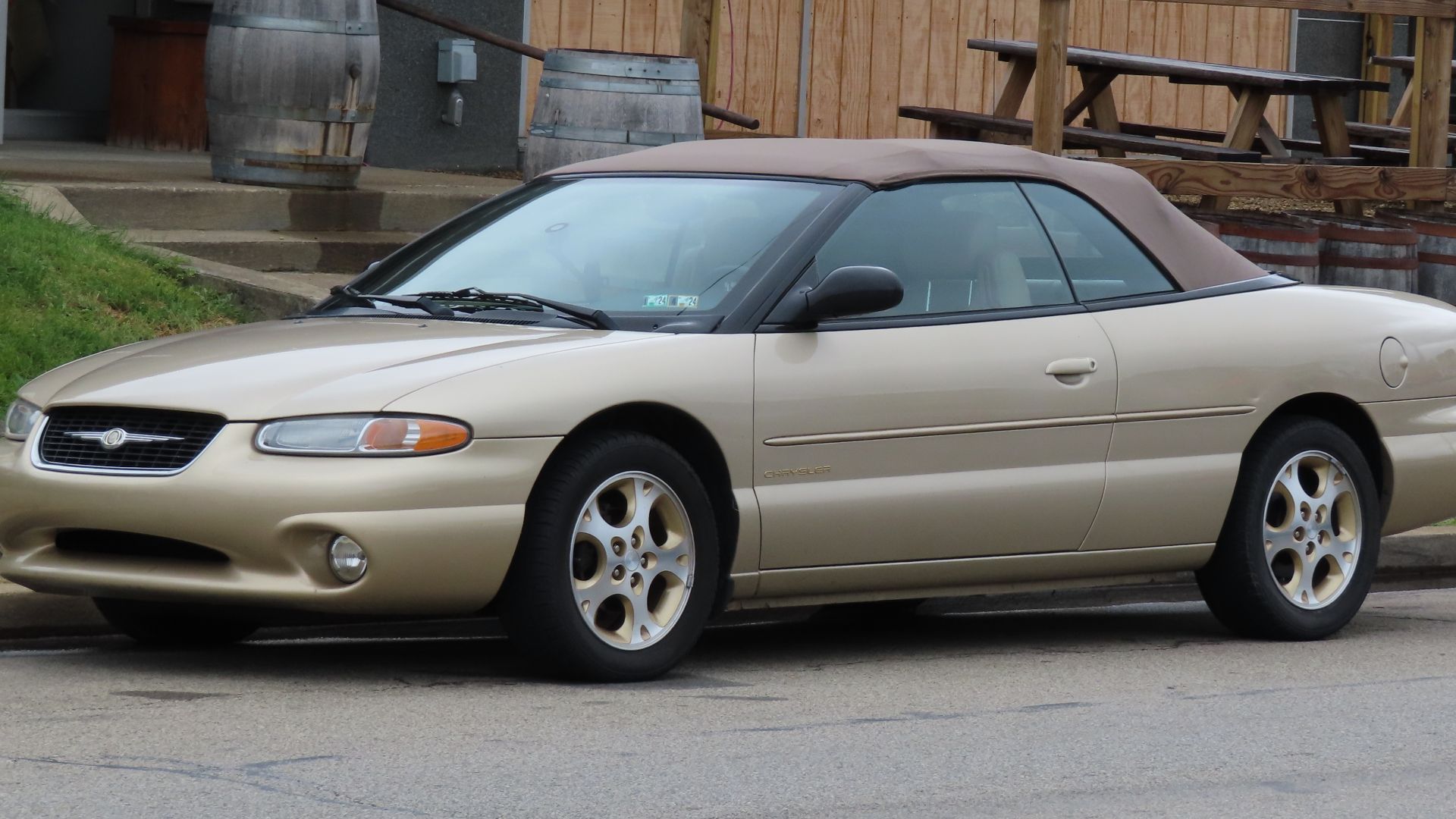 2000 Chrysler Sebring JXi convertible photographed in New Brighton, Pennsylvania. Finished in Champagne Pearl Coat.