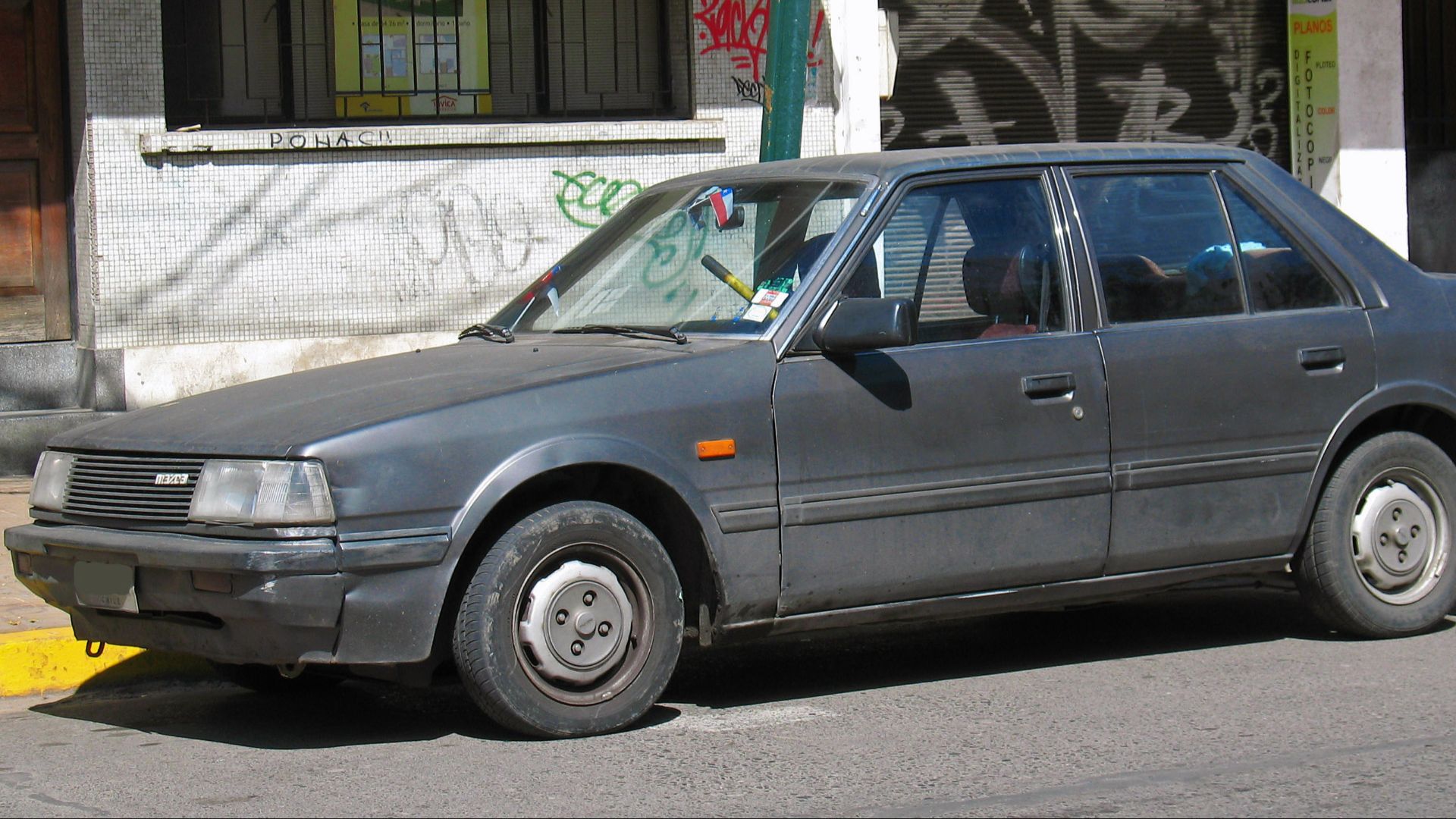 1984 Mazda 626 in Chile, unusual short-nose model with smaller headlamps and a different bonnet/grille. Presumably a Colombian-assembled 626L 1800.