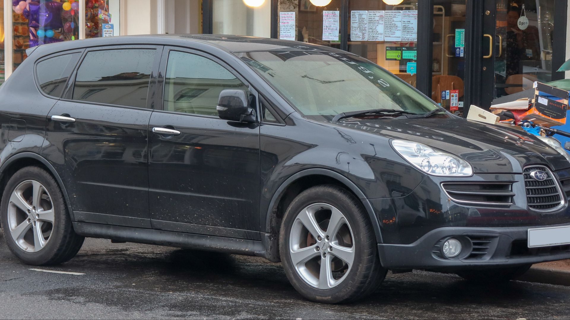 2006 Subaru Tribeca B9 Automatic 3.0 Front (Rare model in the UK less than 700 were sold and 500 left on the road.) Taken in Leamington Spa