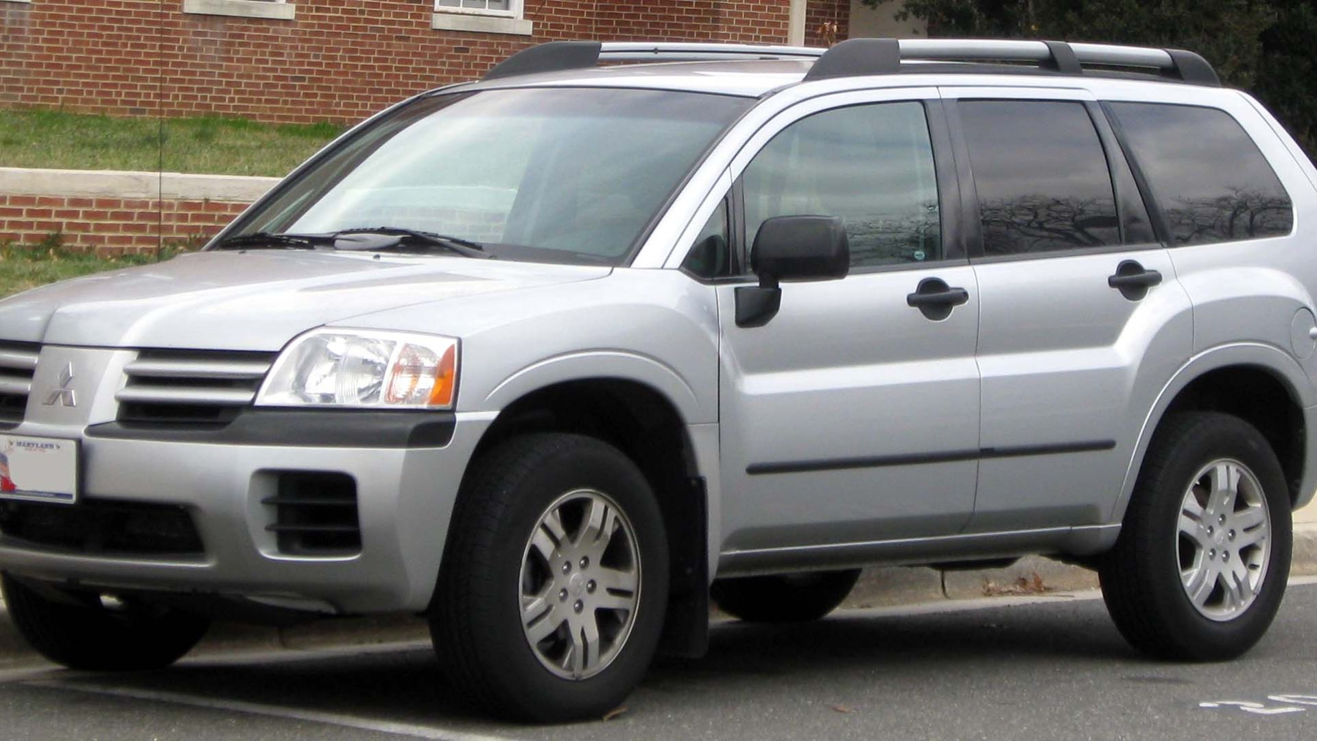 2004-2005 Mitsubishi Endeavor photographed in College Park, Maryland, USA.