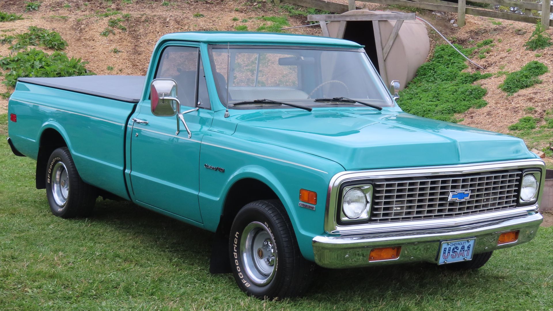 1972 Chevrolet C10 Custom regular cab 8' Fleetside photographed at the 16th Annual Down on the Farm Car Cruise in Mercer, Pennsylvania. Finished in Meadow Green.