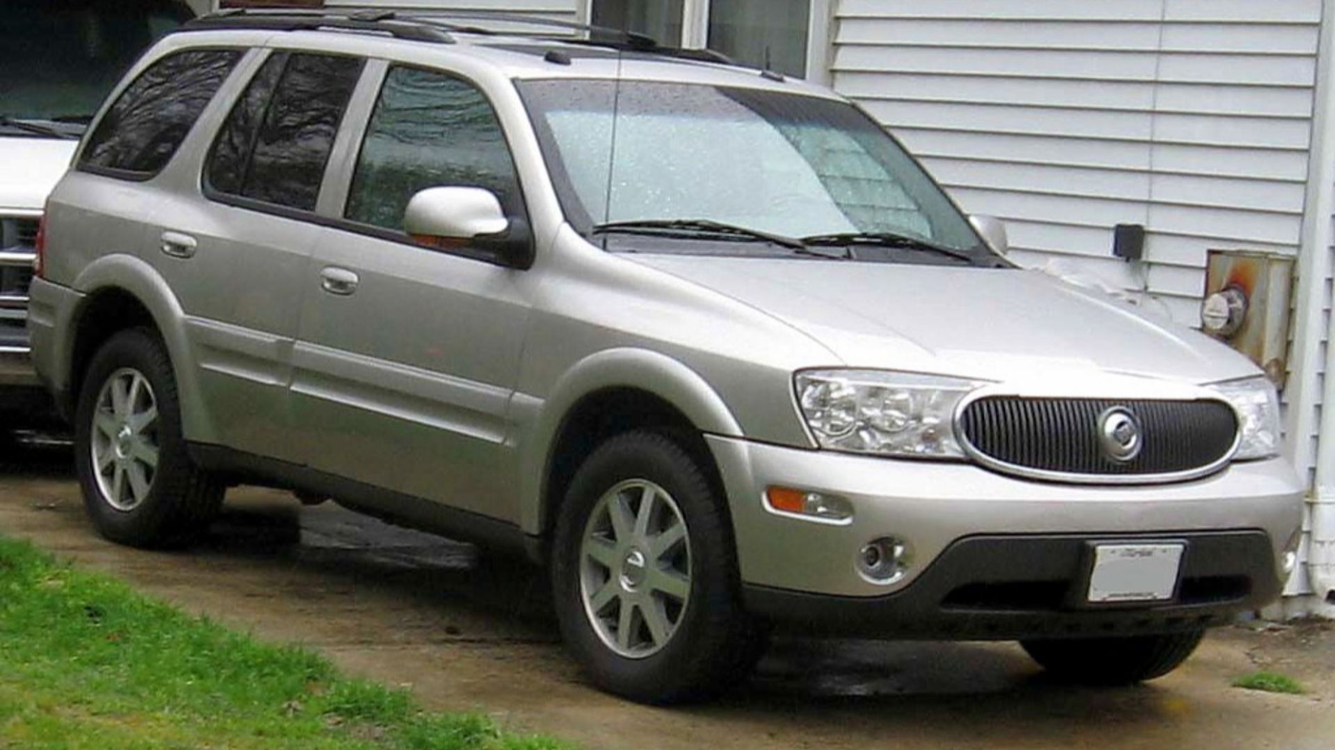 2004-2007 Buick Rainier photographed in USA.