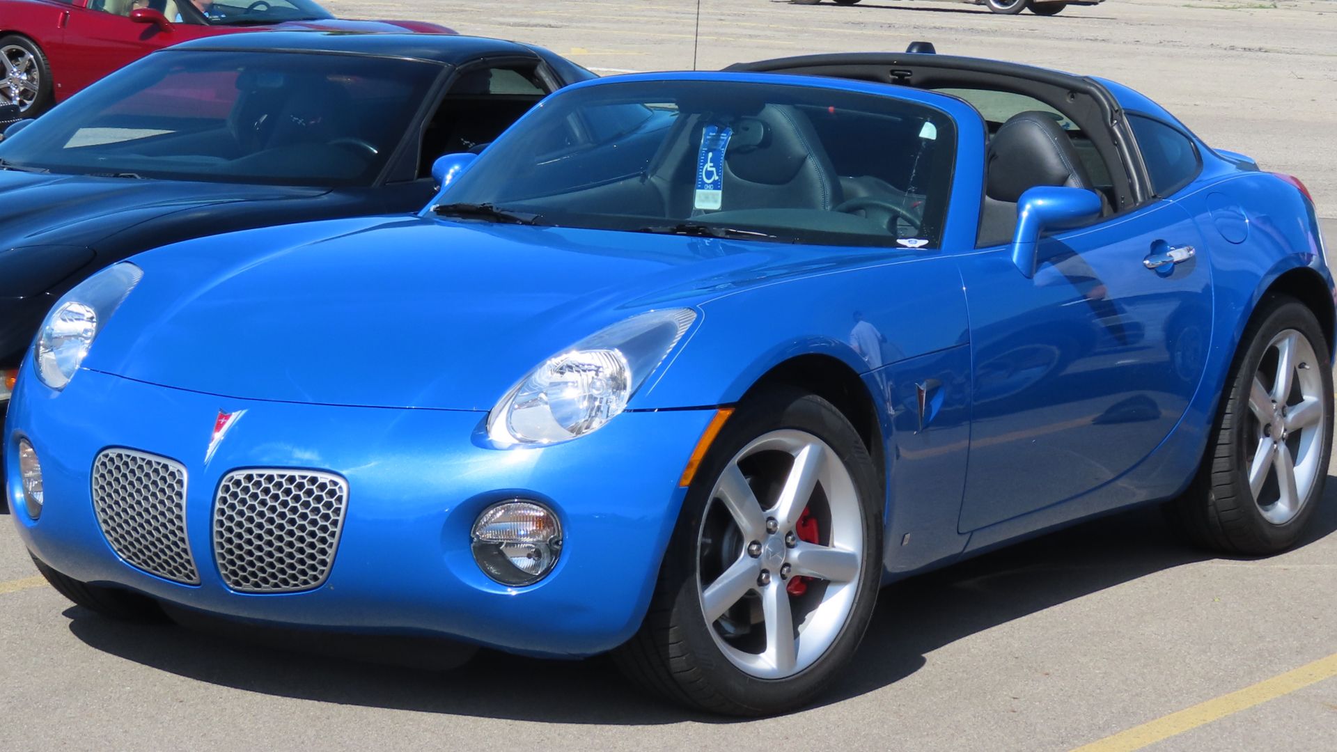 2009 Pontiac Solstice coupe photographed at a car show in Boardman, Ohio. Finished in