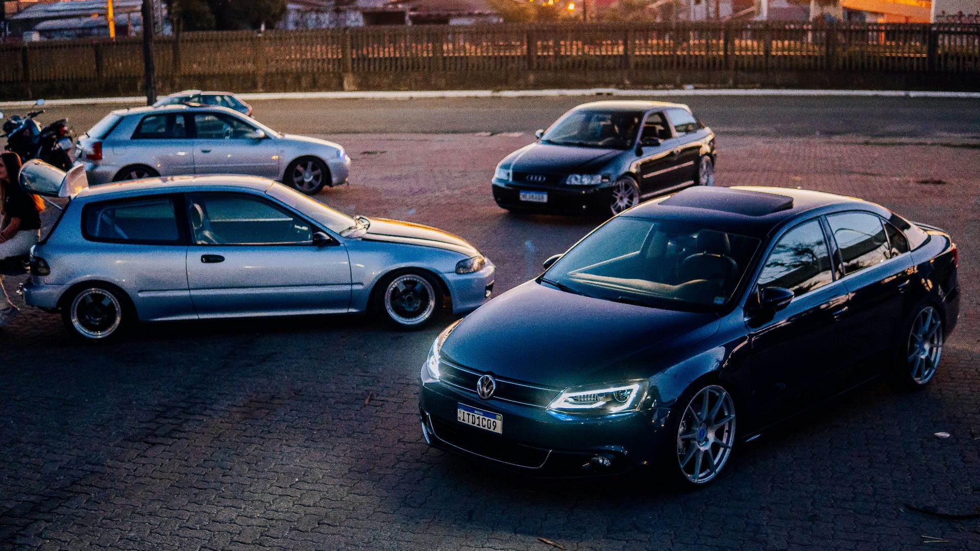 a group of cars parked in a parking lot