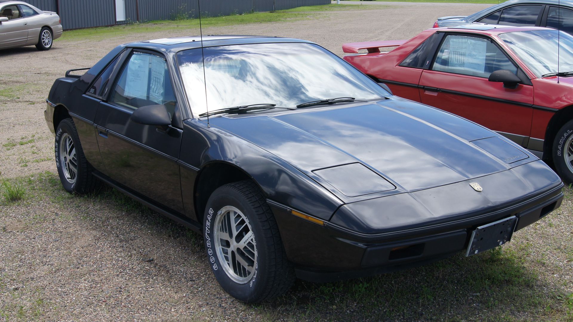 Pontiac Fieros 84 2M4 & 86 GT