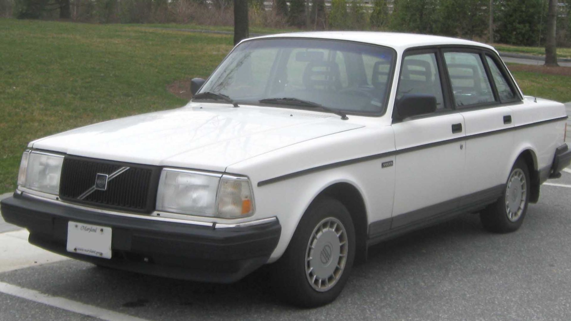 Volvo 240 photographed in College Park, Maryland, USA.