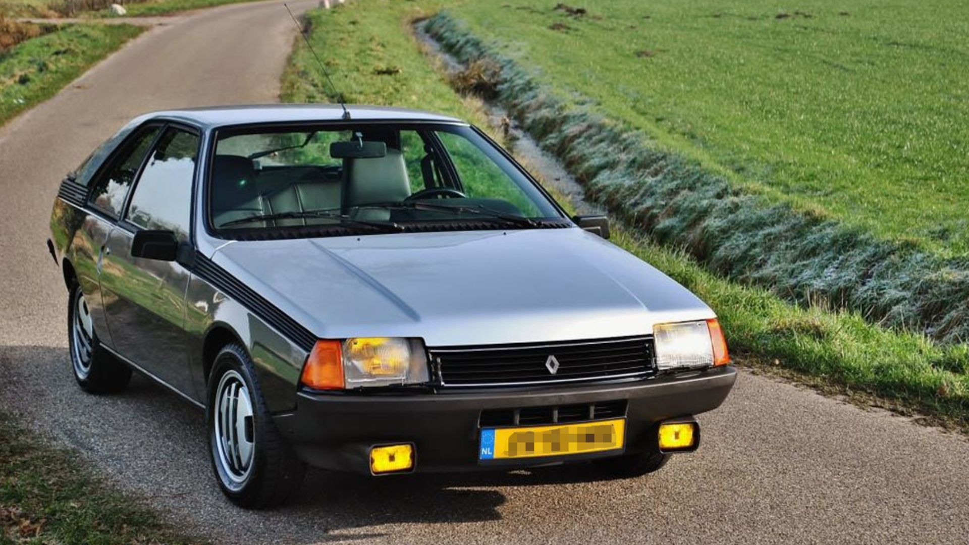 Renault Fuego GTX 1982 frontal view