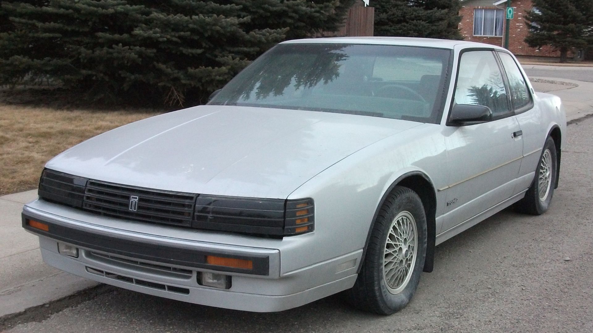 Early style Oldsmobile Troféo which is was the sportier model on the front wheel drive Toronado. It had the FE3 suspension package and 3.8L V6 engine.
