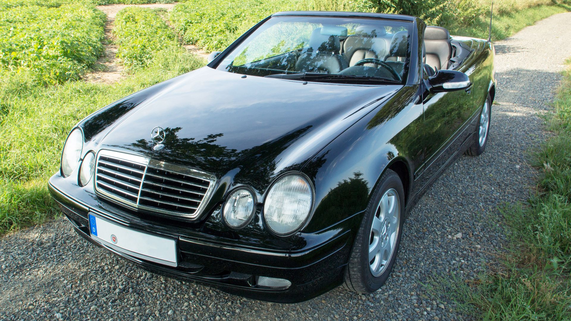 Front of a german spec Mercedes CLK 200 Kompressor Convertible Avantgarde from 2001