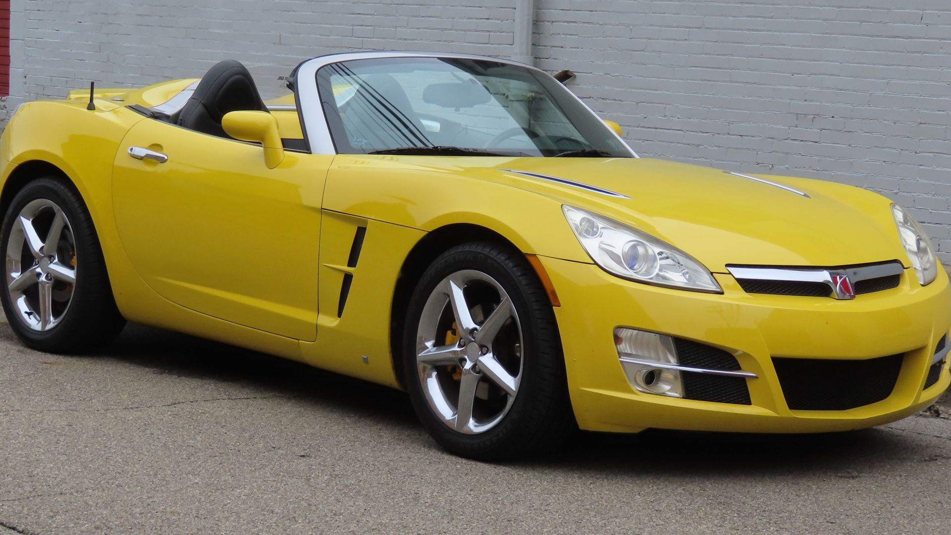 2007 Saturn Sky photographed in New Brighton, Pennsylvania. Finished in Sunburst Yellow.