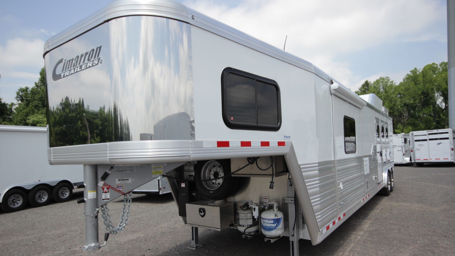 Cimarron 3-horse Slant Load Horse Trailer with Living Quarters
This 3-horse slant load living quarters horse trailer from Cimarron features dual 8,000 lb. Dexter Torflex Axles with 8-bolts hubs, electric/hydraulic brakes, dual electric/hydraulic brakes wi
