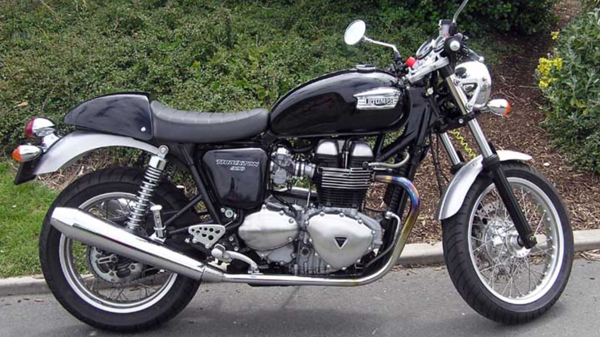 File:Triumph.thruxton.900.arp.750pix.jpg