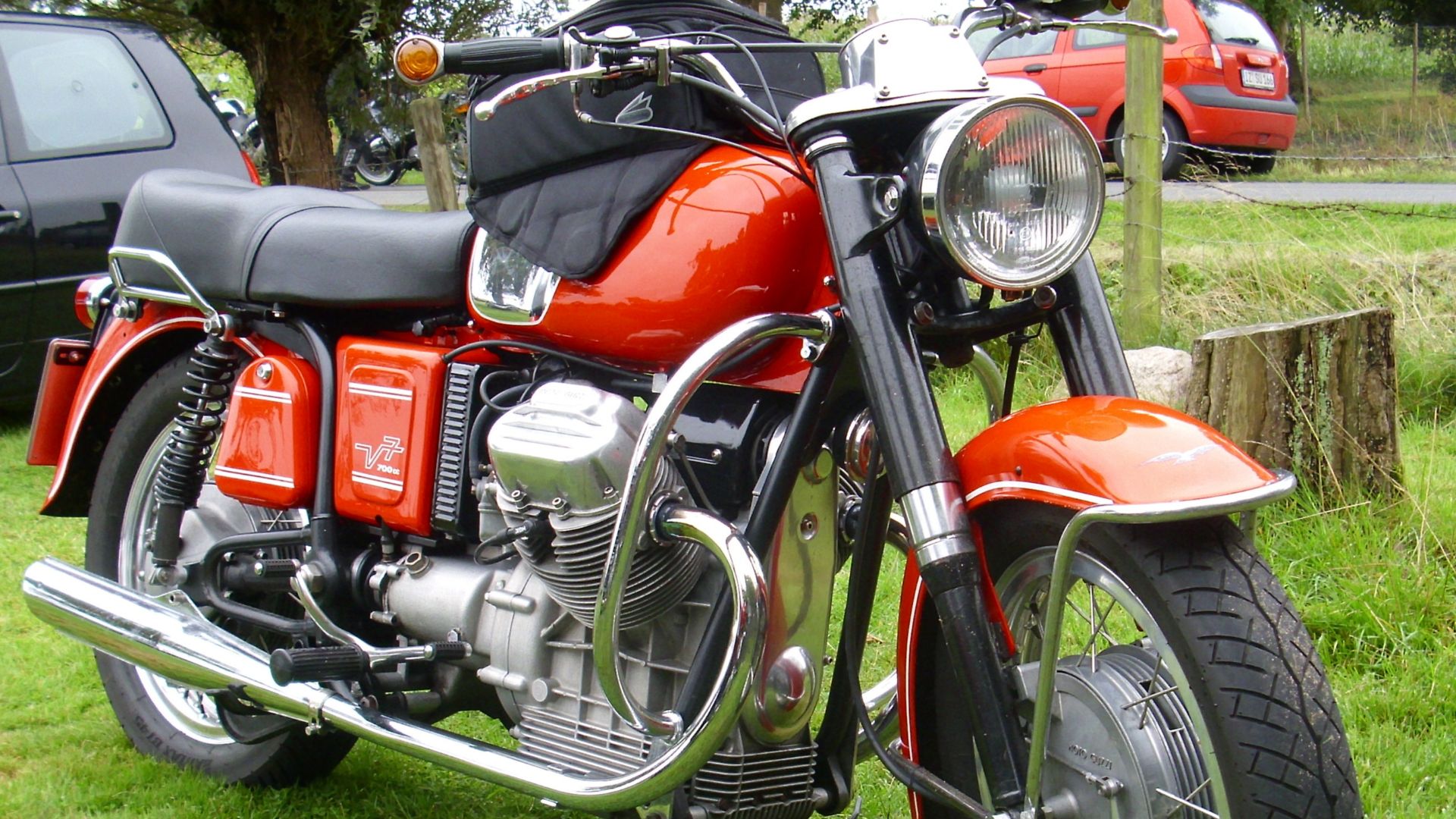 Moto Guzzi V7 beim Oldtimertreffen auf dem Gelände des Speichenmuseums in Klein Offenseth-Sparrieshoop