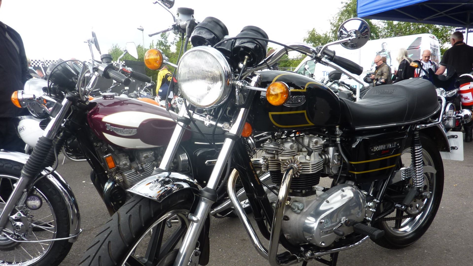 750cc Triumph with Lester cast alloy wheels, siamesed exhaust system and limited edition finish. Currency fluctuations rendered it too expensive and thus not a great seller in the critical target US market.