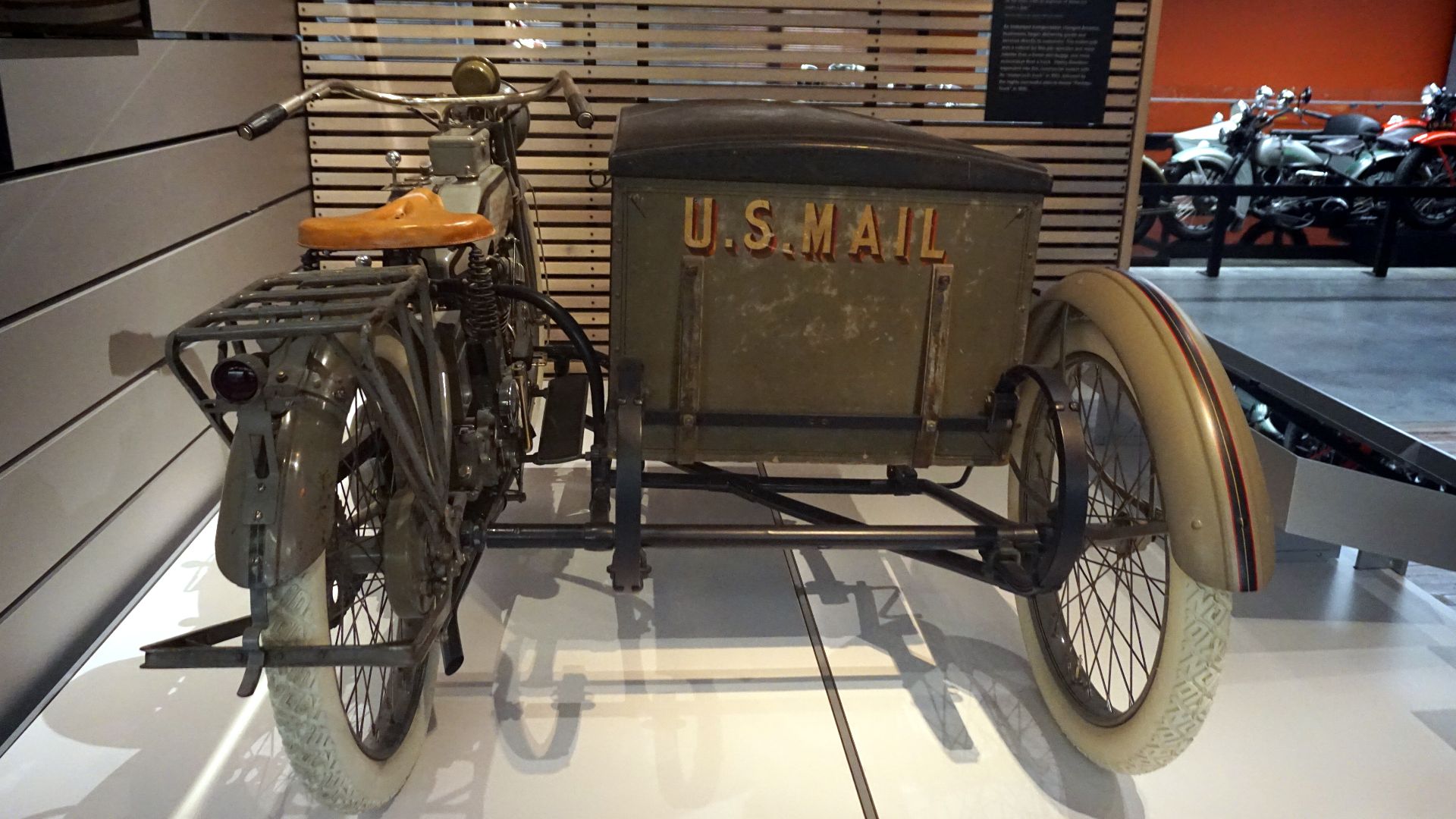 A 1916 Harley-Davidson Model J (with an F-Head V-Twin engine) with a package truck at the Harley-Davidson Museum in Milwaukee, Wisconsin (United States).