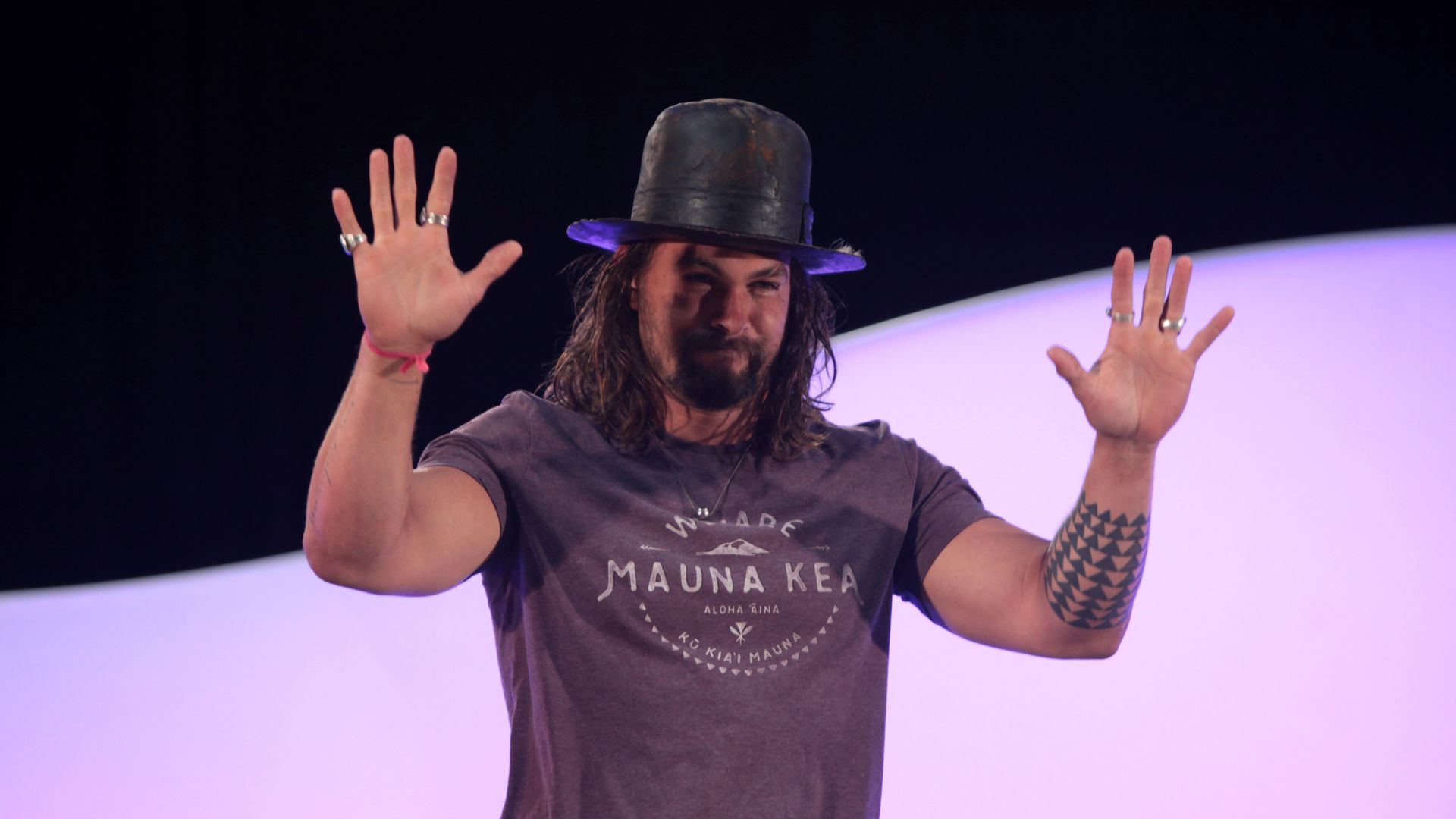 Jason Momoa speaking at the 2015 Phoenix Comicon at the Phoenix Convention Center in Phoenix, Arizona.

Please attribute to Gage Skidmore if used elsewhere.