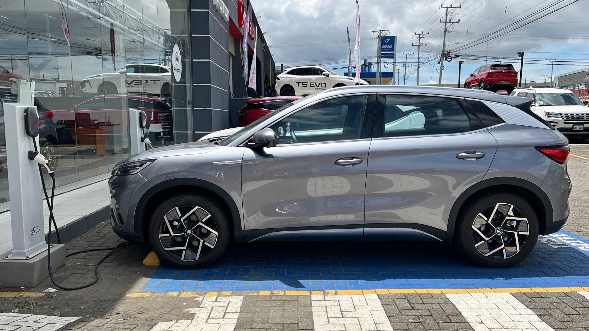 Lateral view of the BYD Yuan Plus electric car in Costa Rica