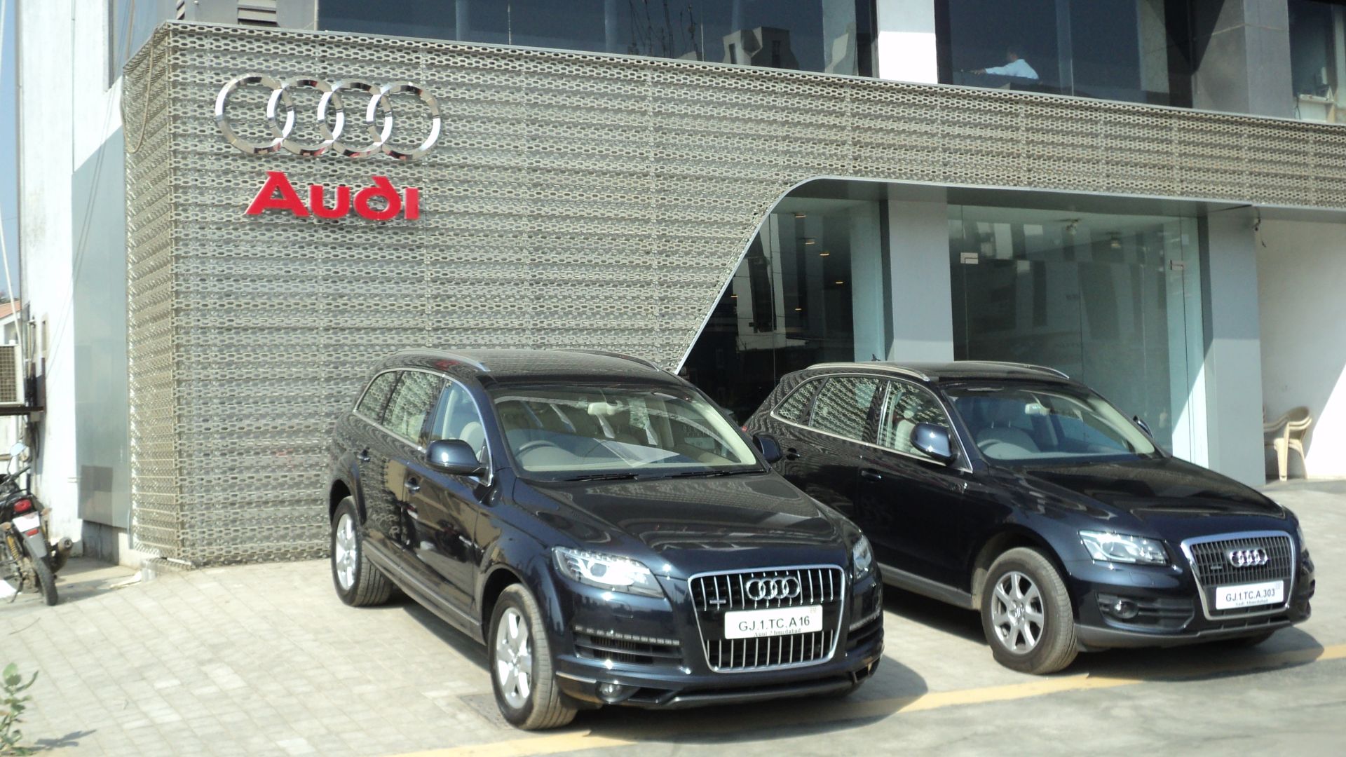 Audi showroom1