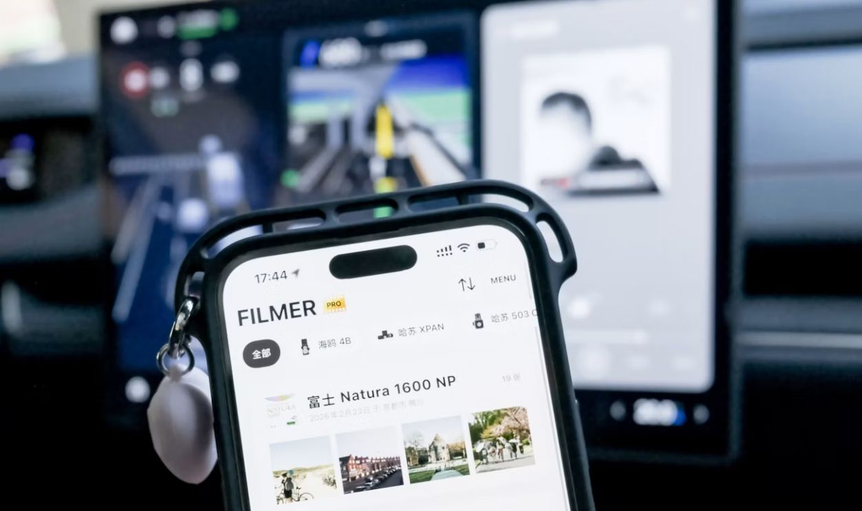 Built-In Apps May Still Be Logged In