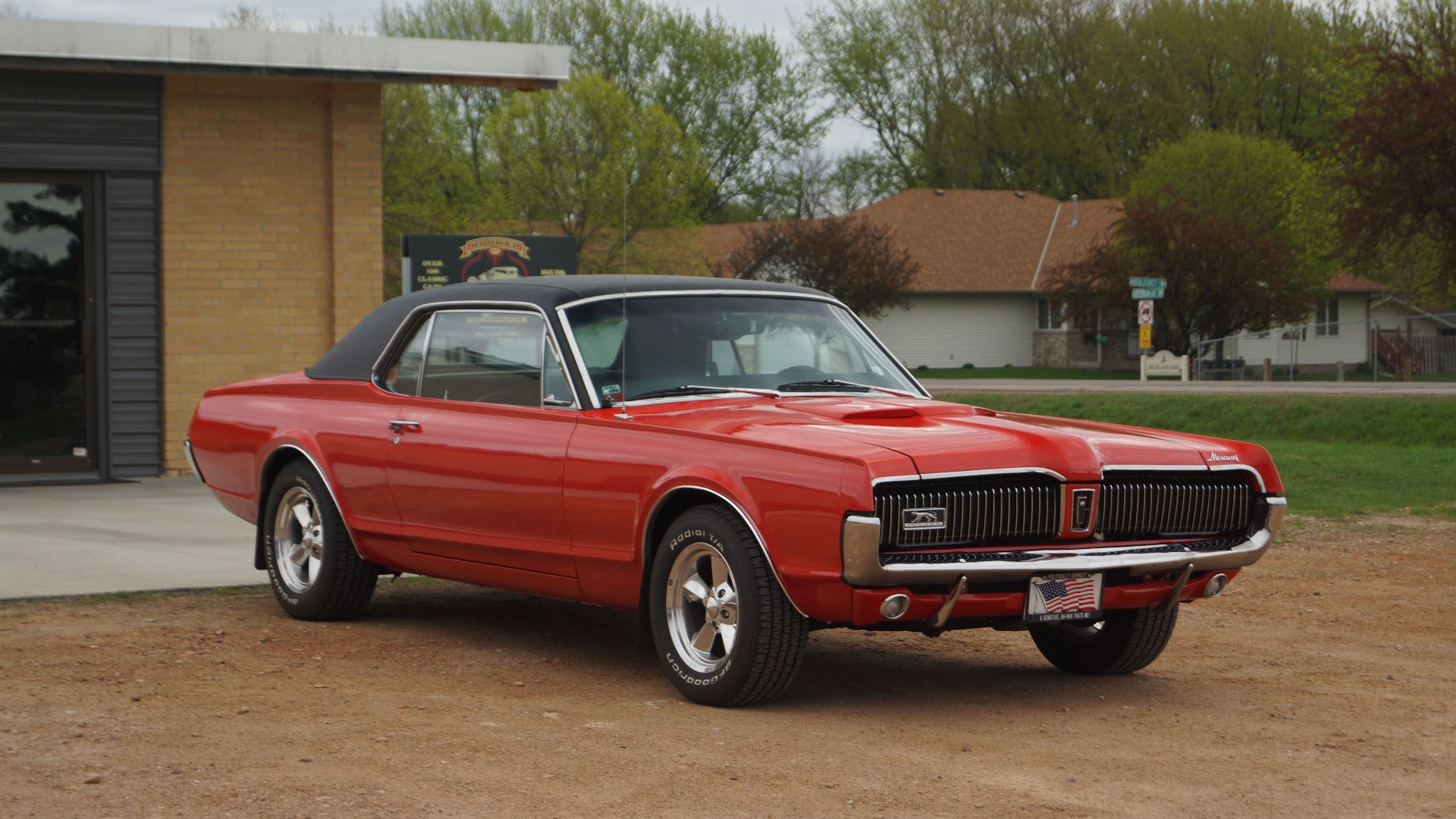 The Upper Midwest Region Classic Car Club of America's Spring Garage Tour was off to a later start in 2018. The Minnesota Winter would not loosen it's grip in April, bringing a couple of substantial snow falls midway into the month.  The Saturday of the t
