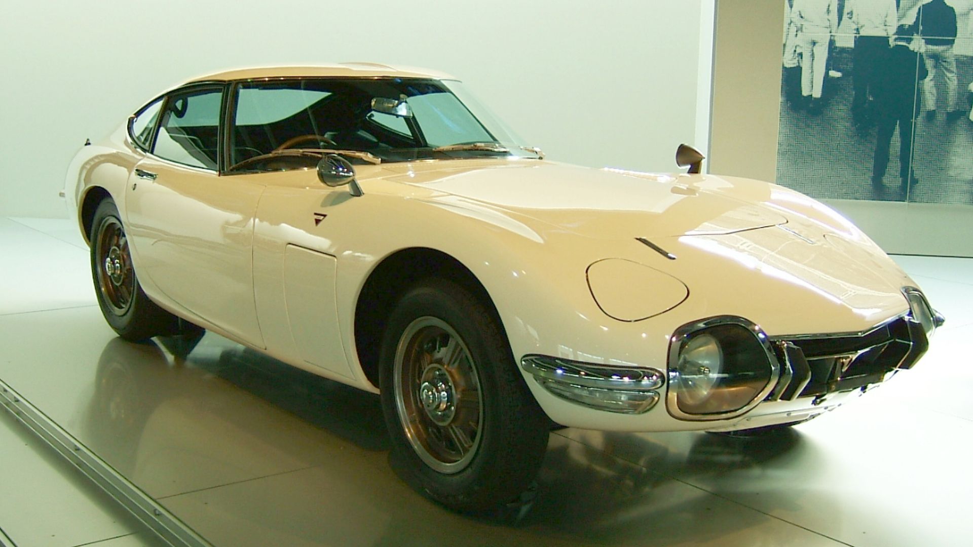 File:TOYOTA 2000GT.jpg