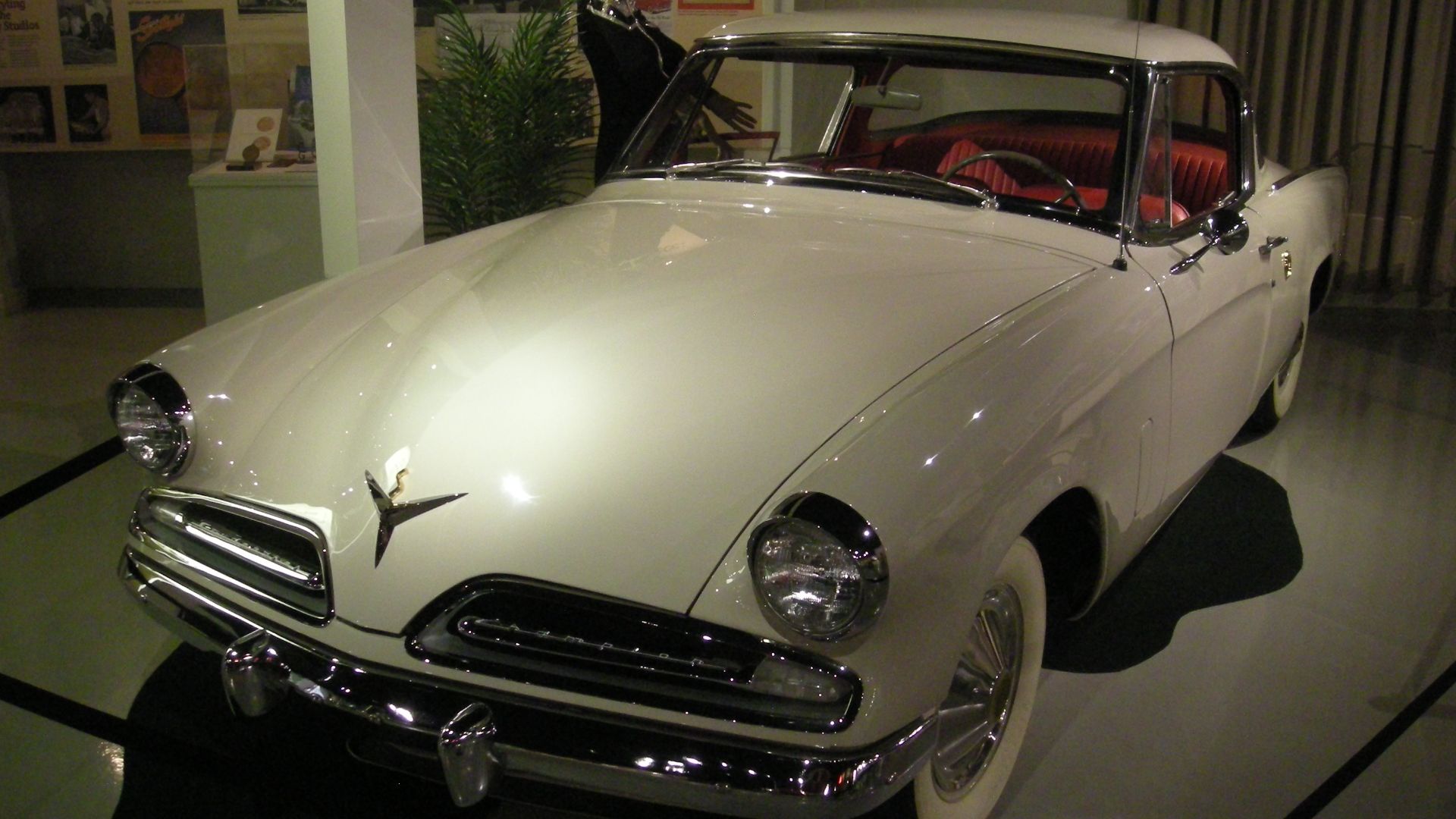 A 1953 Studebaker Champion Starliner Hardtop at the Studebaker National Museum in South Bend, Indiana (United States).