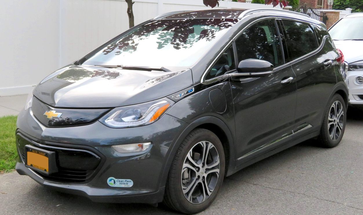 2017 Chevrolet Bolt EV Premier front 6.20.18.jpg