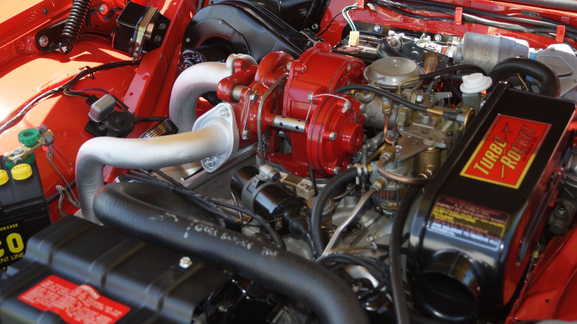 Oldsmobile Turbo-Rocket V8 in a 1962 Oldsmobile Jetfire, photographed at the 10,000 Lakes Concours d'Elegance 2016