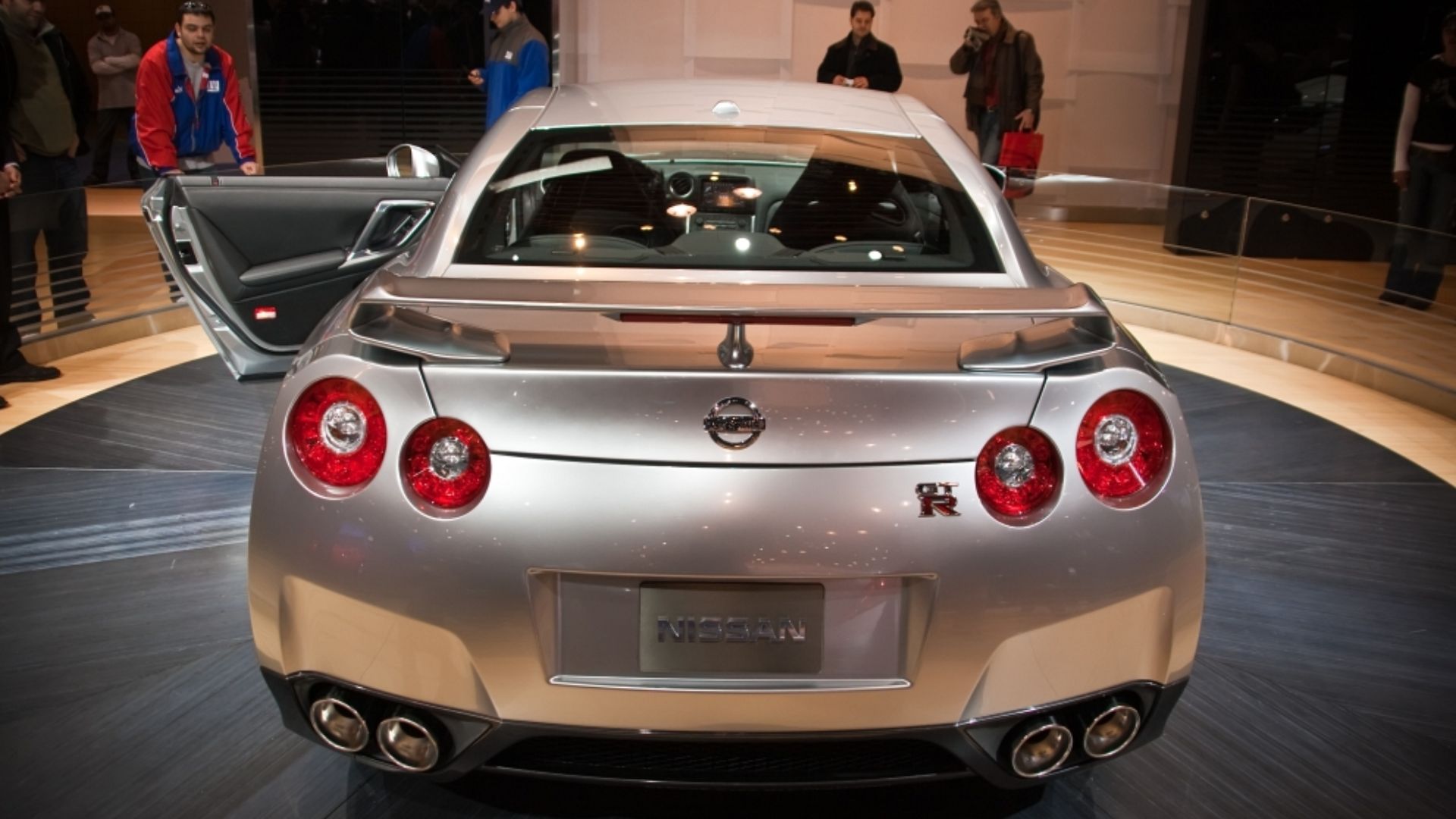 nissan gt-r rear
