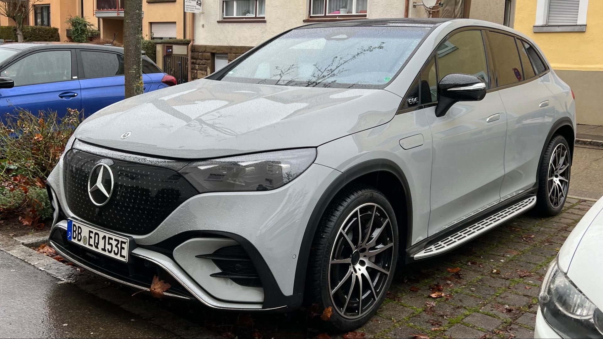 Mercedes-Benz EQE 300 SUV, AMG-Line, Alpine Grey