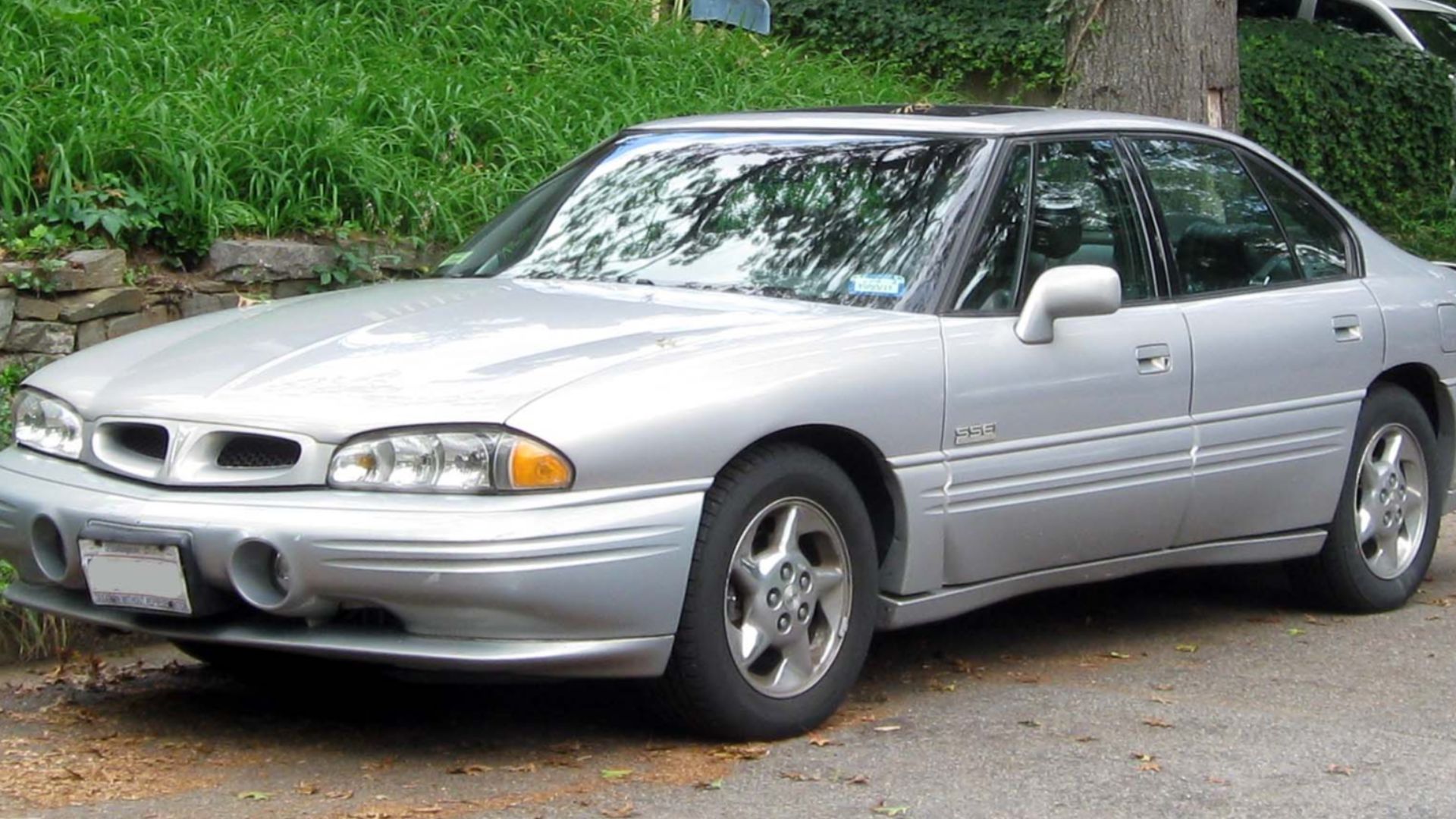 1996-1999 Pontiac Bonneville photographed in Washington, D.C., USA.